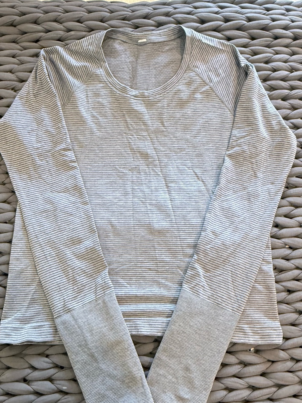 Lululemon Swiftly Tech race length. Size 10. Black and gray stripe